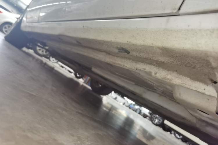 Used Chevrolet Cruze 2015 1.5L Automatic Luxury Edition Right Side Sill