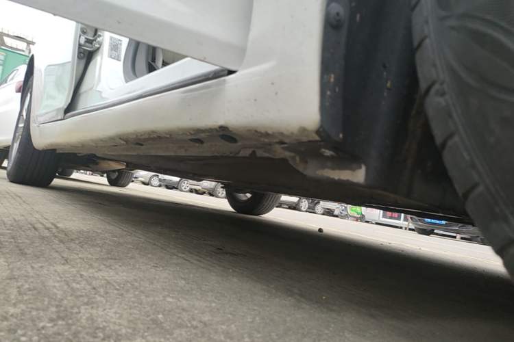 Used Chevrolet Cruze 2015 1.5L Classic SE MT Right Side Sill