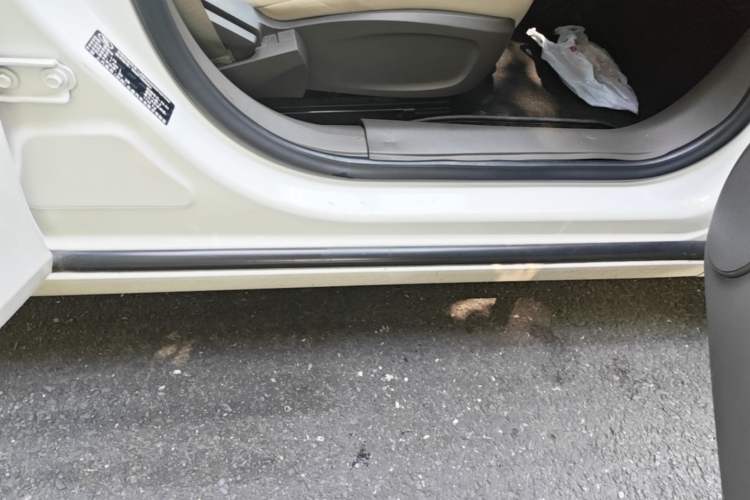 Used Chevrolet Cruze 2015 1.5L Classic SL MT Right Side Sill