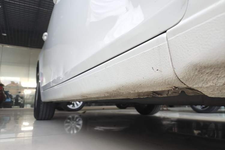Used Chevrolet Cruze 2015 1.5L Classic SL MT Right Side Sill