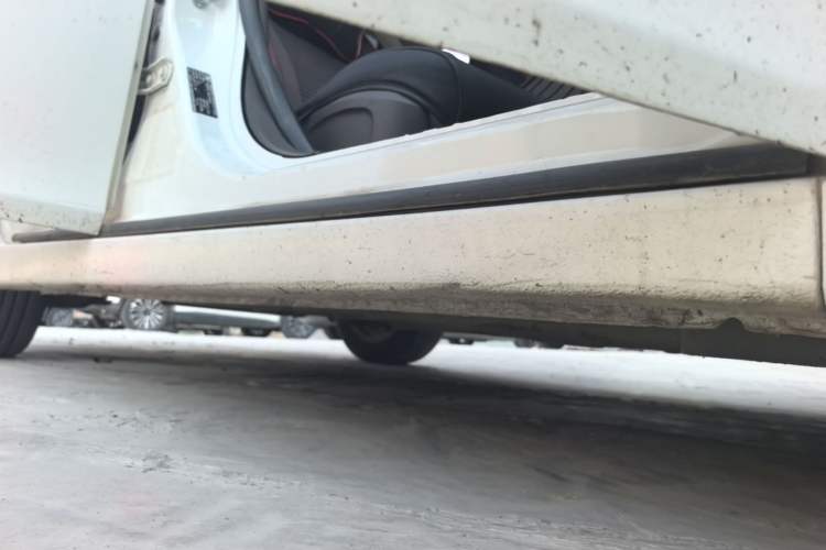 Used Chevrolet Cruze 2015 1.5L Classic SE MT Right Side Sill
