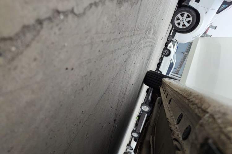 Used Chevrolet Cruze 2015 1.5L Classic SE MT Right Side Sill