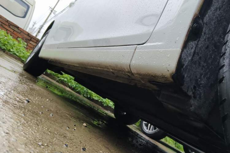 Used Chevrolet Cruze 2015 Hatchback 1.6L Automatic Comfort Edition Right Side Sill
