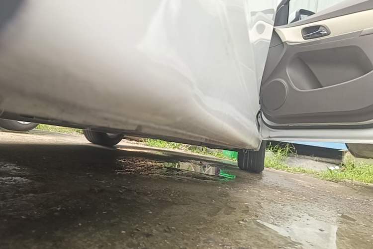 Used Chevrolet Cruze 2015 1.5L Classic SE AT Right Side Sill