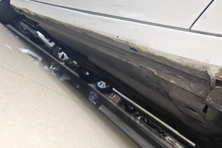 Used Chevrolet Cruze 2015 1.5L Automatic Luxury Edition Right Side Sill