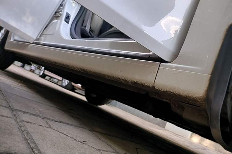 Used Chevrolet Cruze 2015 1.5L Classic SE AT Right Side Sill