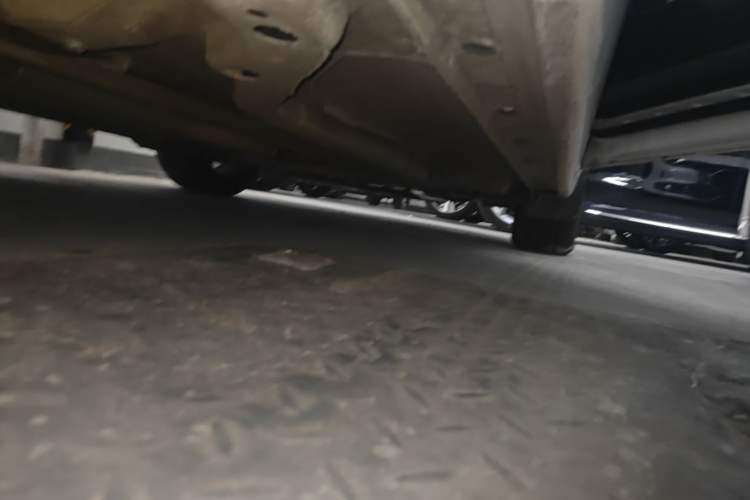 Used Chevrolet Cruze 2015 Hatchback 1.6L Automatic Comfort Edition Right Side Sill
