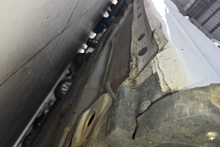 Used Chevrolet Cruze 2015 1.5L Classic SL MT Right Side Sill
