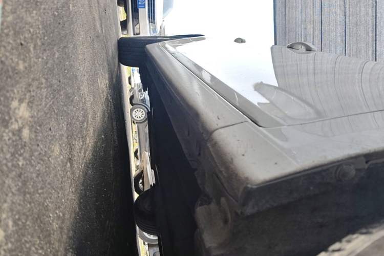 Used Chevrolet Cruze 2015 1.5L Classic SE MT Right Side Sill