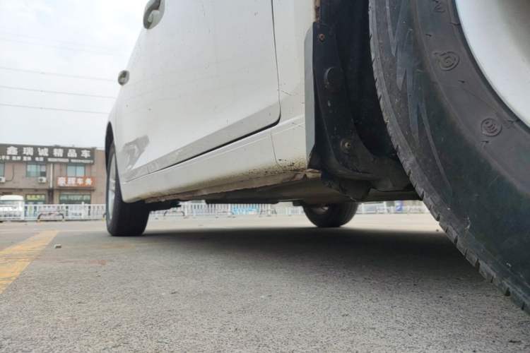 Used Chevrolet Cruze 2015 1.5L Classic SL MT Right Side Sill