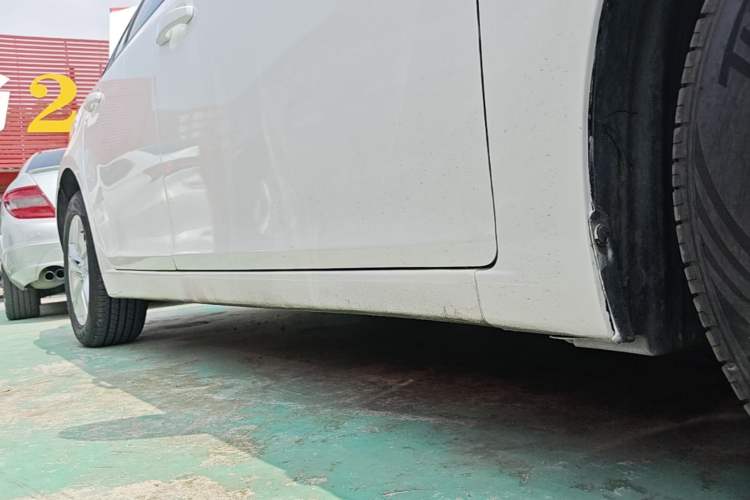 Used Chevrolet Cruze 2015 1.5L Classic SE AT Right Side Sill
