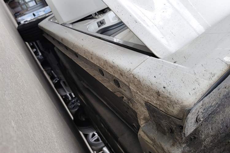 Used Chevrolet Cruze 2015 1.5L Classic SE MT Right Side Sill