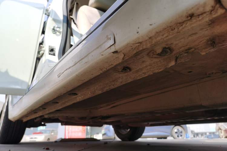 Used Chevrolet Cruze 2015 1.5L Classic SE MT Right Side Sill