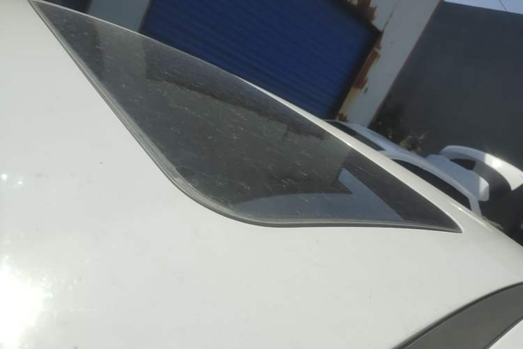 Used Chevrolet Cruze 2015 1.5L Classic SE MT Roof