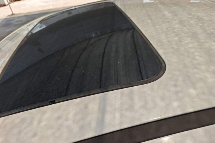 Used Chevrolet Cruze 2015 1.5L Classic SE MT Roof