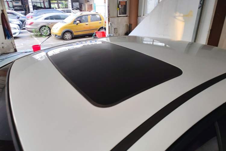 Used Chevrolet Cruze 2015 1.5L Classic SE MT Roof