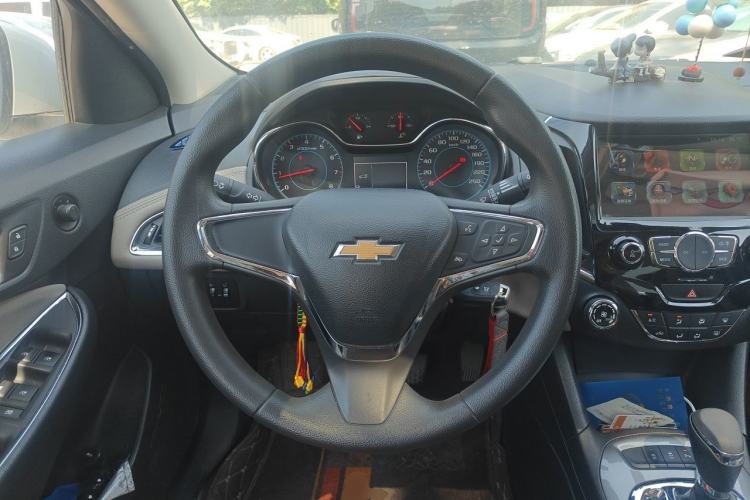 Used Chevrolet Cruze 2015 1.5L Automatic Luxury Edition Steering Wheel