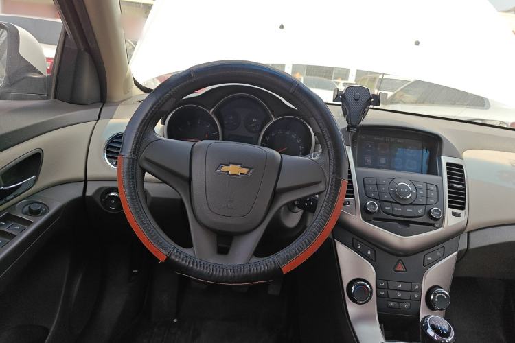 Used Chevrolet Cruze 2015 1.5L Classic SL MT Steering Wheel