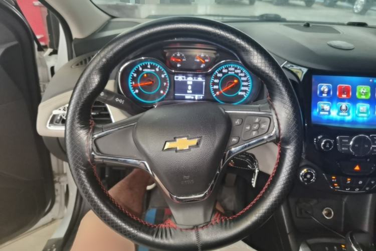 Used Chevrolet Cruze 2015 1.5L Automatic Luxury Edition Steering Wheel