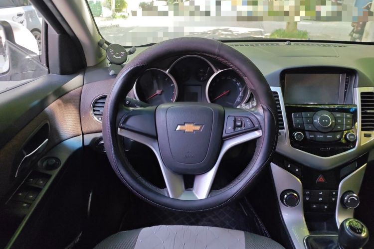 Used Chevrolet Cruze 2015 Hatchback 1.6L Manual Comfort Edition Steering Wheel