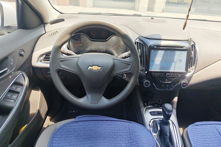 Used Chevrolet Cruze 2015 1.5L Automatic Fashion Navigation Edition Steering Wheel