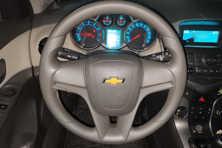 Used Chevrolet Cruze 2015 1.5L Classic SE MT Steering Wheel