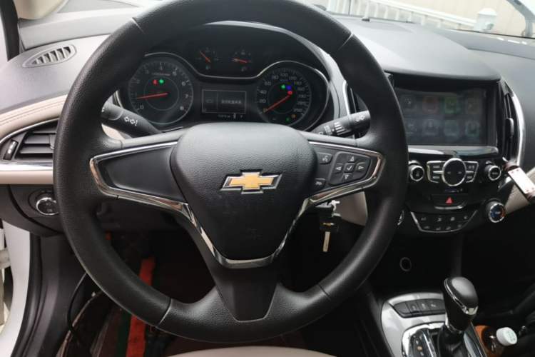 Used Chevrolet Cruze 2015 1.5L Automatic Luxury Edition Steering Wheel