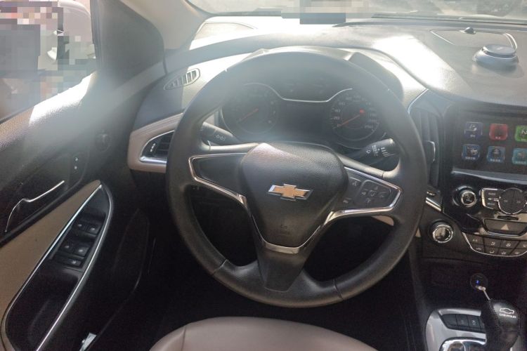 Used Chevrolet Cruze 2015 1.5L Automatic Luxury Edition Steering Wheel