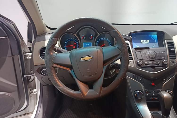 Used Chevrolet Cruze 2015 1.5L Classic SE AT Steering Wheel