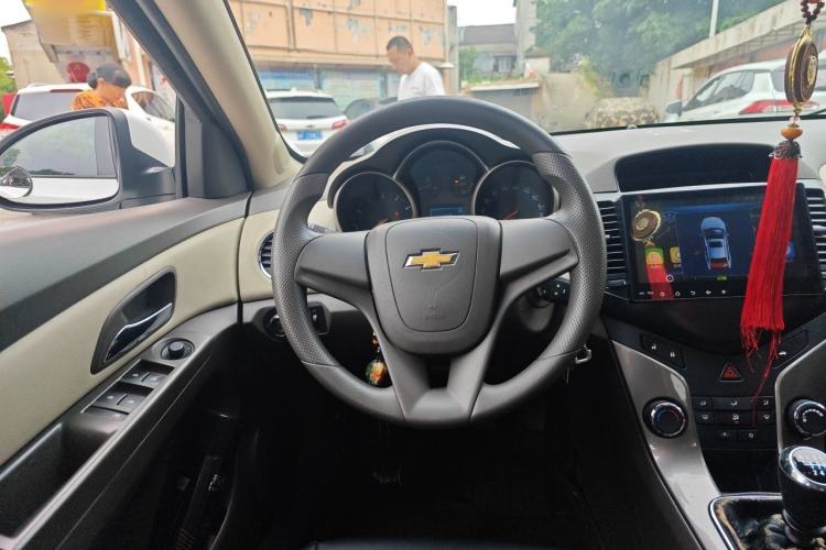 Used Chevrolet Cruze 2015 1.5L Classic SE MT Steering Wheel
