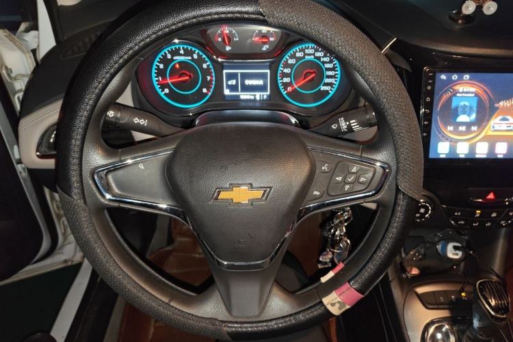 Used Chevrolet Cruze 2015 1.5L Automatic Luxury Edition Steering Wheel
