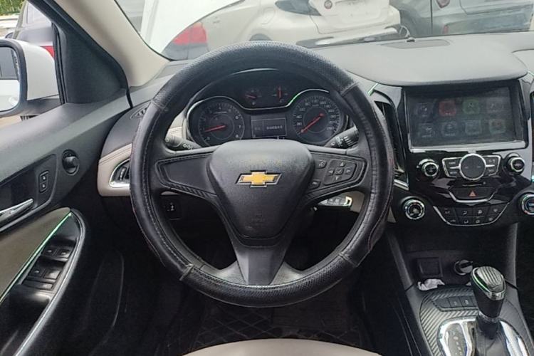 Used Chevrolet Cruze 2015 1.5L Automatic Luxury Edition Steering Wheel
