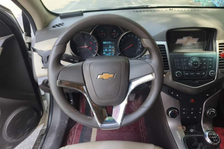 Used Chevrolet Cruze 2015 1.5L Classic SE MT Steering Wheel