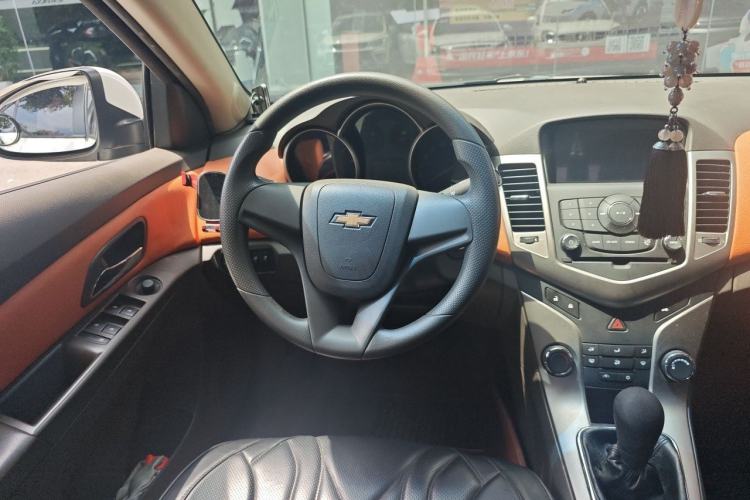 Used Chevrolet Cruze 2015 1.5L Classic SE MT Steering Wheel