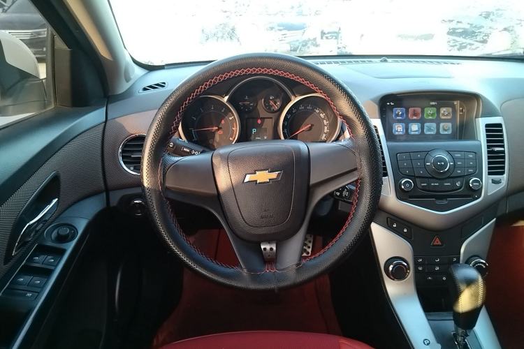 Used Chevrolet Cruze 2015 Hatchback 1.6L Automatic Comfort Edition Steering Wheel