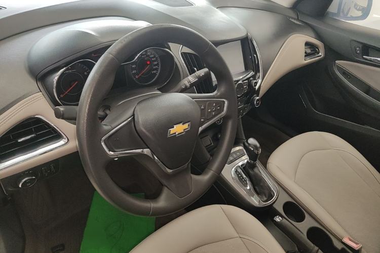 Used Chevrolet Cruze 2015 1.5L Automatic Luxury Edition Steering Wheel