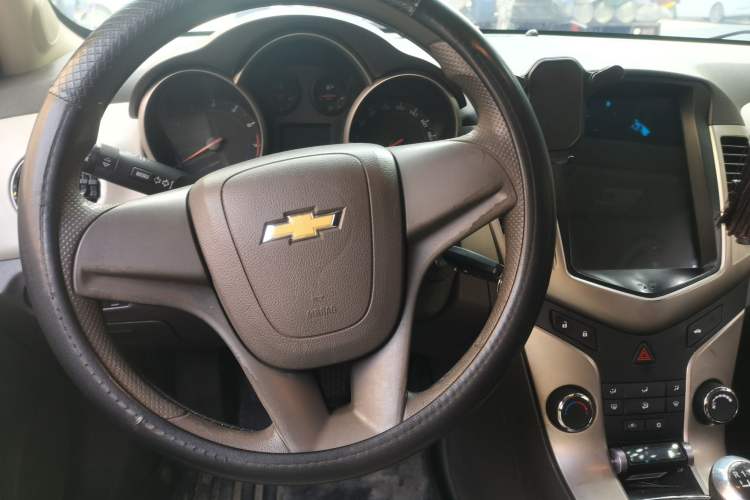 Used Chevrolet Cruze 2015 1.5L Classic SL MT Steering Wheel