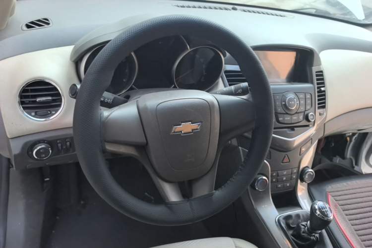Used Chevrolet Cruze 2015 1.5L Classic SE MT Steering Wheel