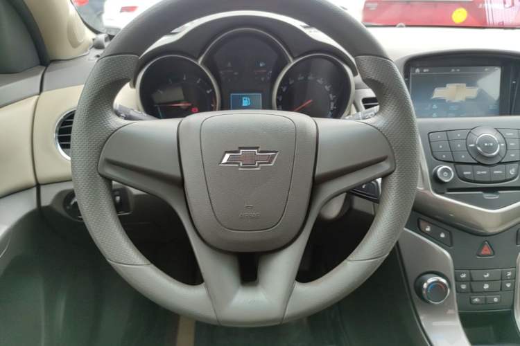 Used Chevrolet Cruze 2015 1.5L Classic SE MT Steering Wheel