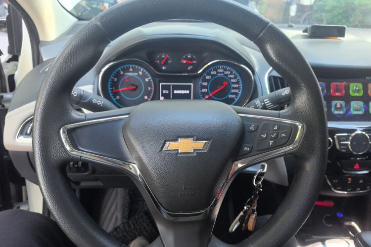Used Chevrolet Cruze 2015 1.5L Automatic Luxury Edition Steering Wheel