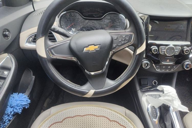Used Chevrolet Cruze 2015 1.5L Automatic Luxury Edition Steering Wheel