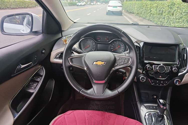 Used Chevrolet Cruze 2015 1.4T DCG Luxury Edition Steering Wheel