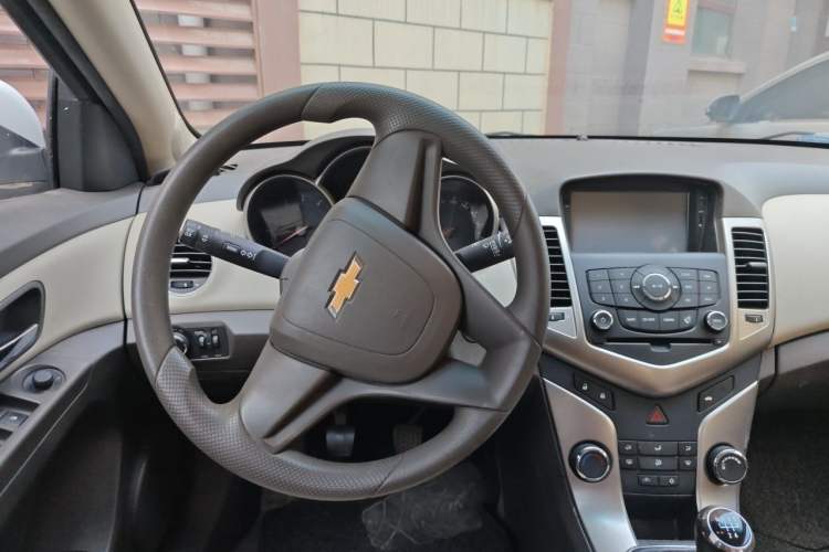 Used Chevrolet Cruze 2015 1.5L Classic SL MT Steering Wheel