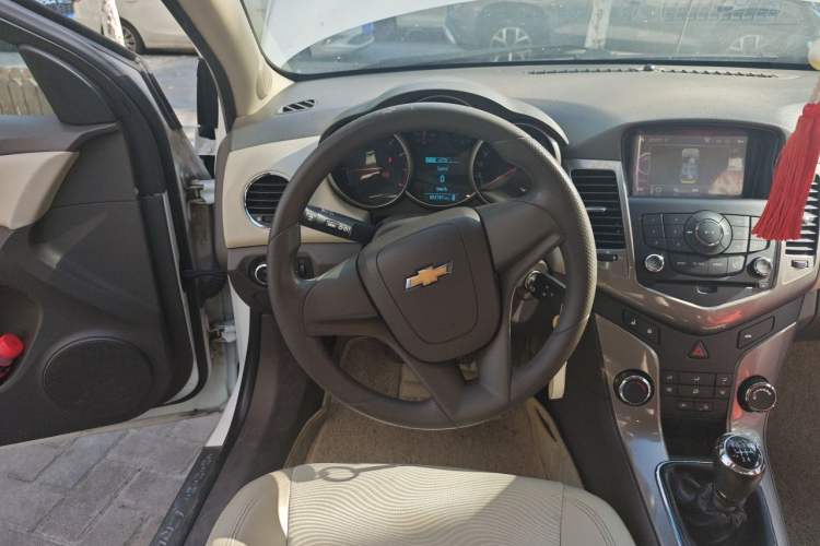 Used Chevrolet Cruze 2015 1.5L Classic SE MT Steering Wheel