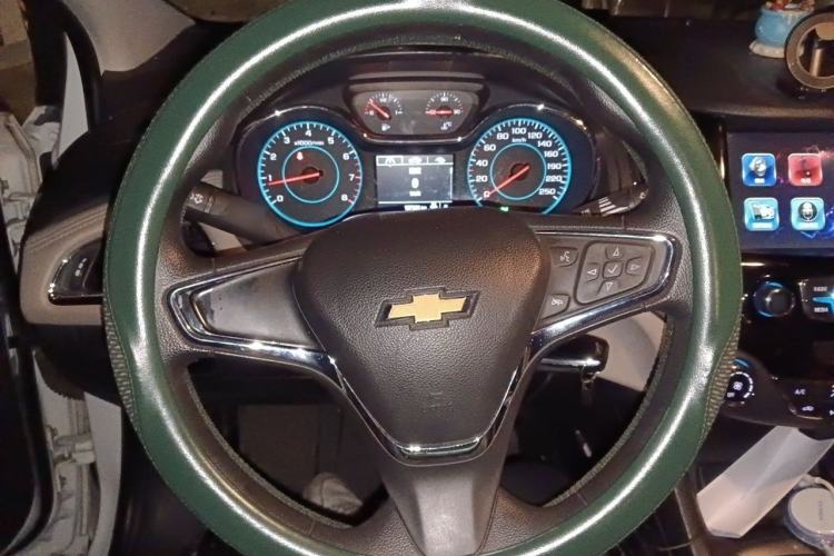 Used Chevrolet Cruze 2015 1.5L Automatic Luxury Edition Steering Wheel