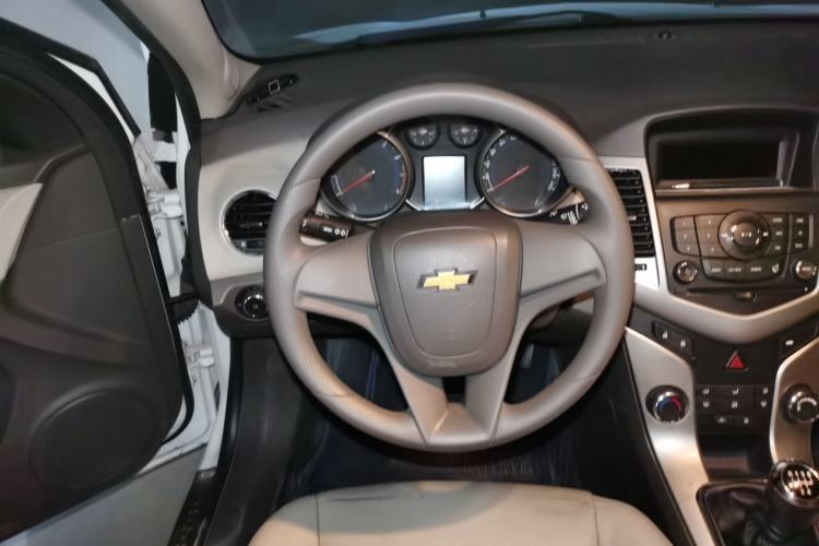 Used Chevrolet Cruze 2015 1.5L Classic SL MT Steering Wheel