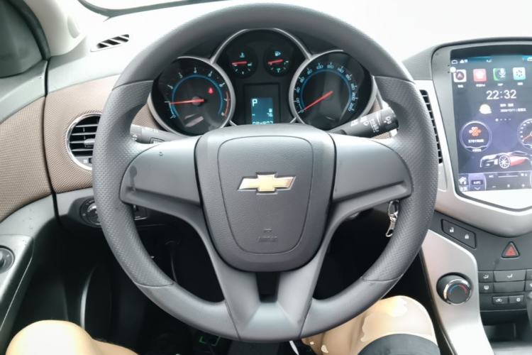 Used Chevrolet Cruze 2015 Hatchback 1.6L Automatic Comfort Edition Steering Wheel