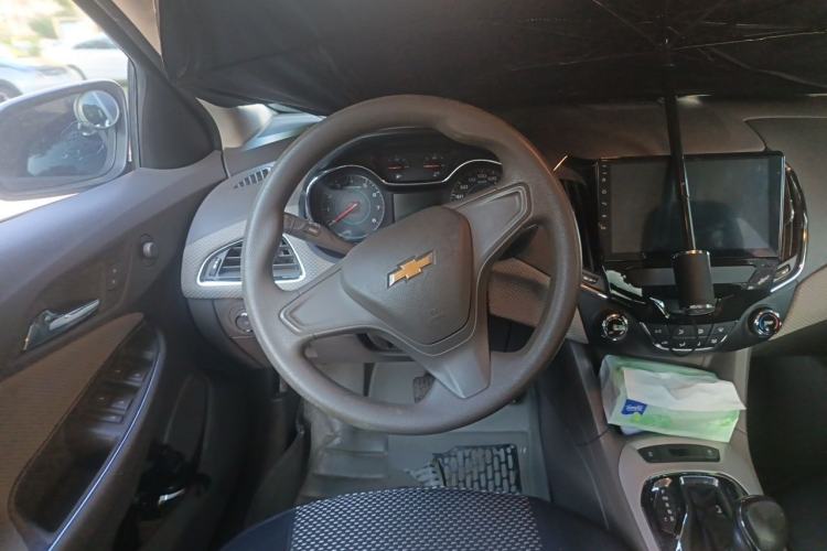 Used Chevrolet Cruze 2015 1.5L Automatic Fashion Navigation Edition Steering Wheel