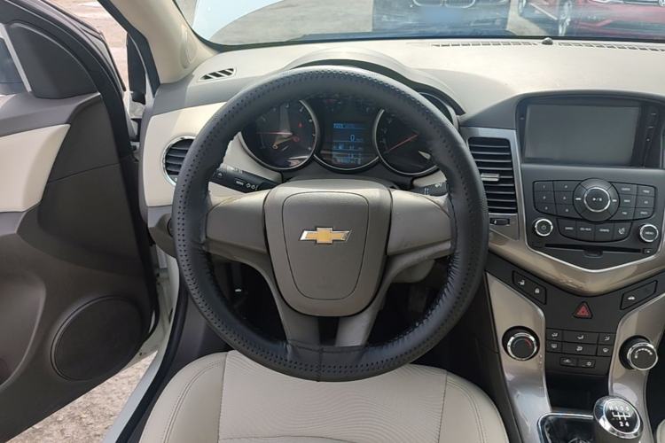 Used Chevrolet Cruze 2015 1.5L Classic SE MT Steering Wheel