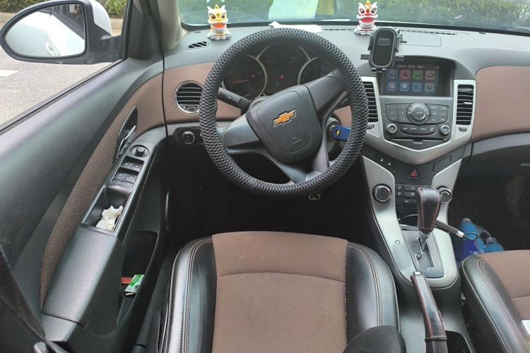 Used Chevrolet Cruze 2015 Hatchback 1.6L Automatic Comfort Edition Steering Wheel